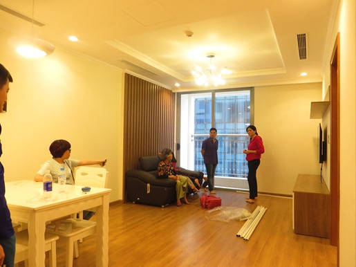 Cho thuê căn hộ 2 phòng ngủ, đầy đủ nội thất tại Vinhomes Nguyen Chi Thanh